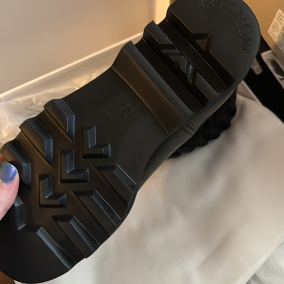 Moncler black boot size 36 - Picture 2 of 3